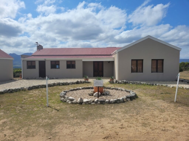 cottage front view, felicita farm for sale, stanford